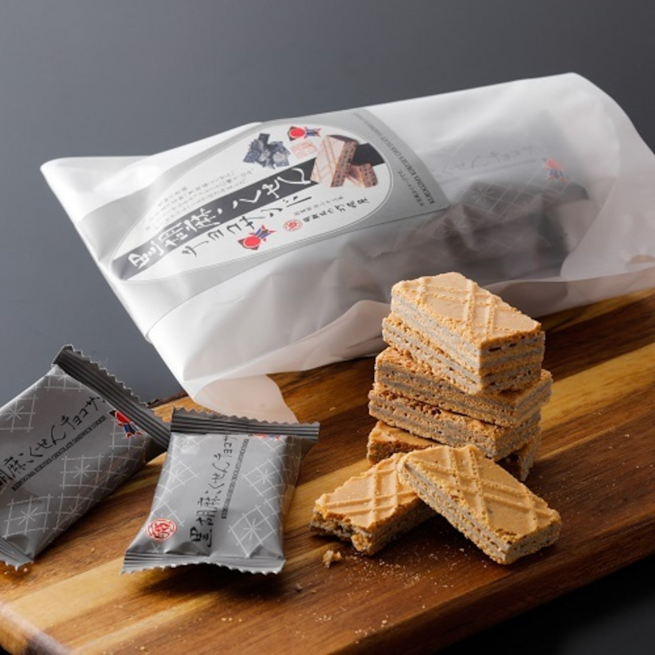 黒胡麻こくせんチョコサンド 10個袋入 (18348)